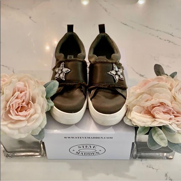 Steve Madden Crystal Studded Slip-On Sneaker Army Green & Free Bag w/ purchase - Picture 1 of 8